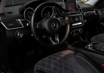 Подержанный автомобиль Mercedes-Benz GLE 2016 года (14 фото)