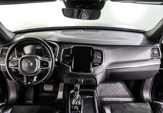 Подержанный автомобиль Volvo XC90 2017 года (14 фото)