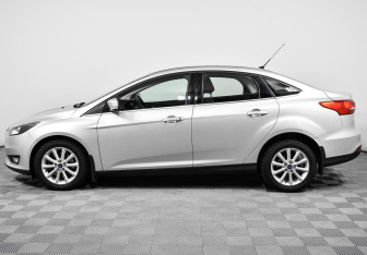 Подержанный автомобиль Ford Focus Sedan 2015 года (3 фото)