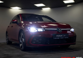 Подержанный автомобиль Volkswagen Golf GTI Hatchback 2021 года (31 фото)
