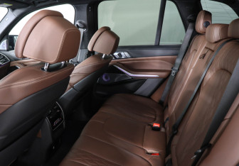 Подержанный автомобиль BMW X5 2021 года (14 фото)