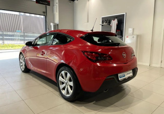 Подержанный автомобиль Opel Astra Hatchback 2012 года (6 фото)