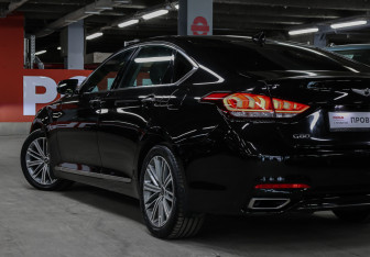 Подержанный автомобиль Genesis G80 2019 года (22 фото)