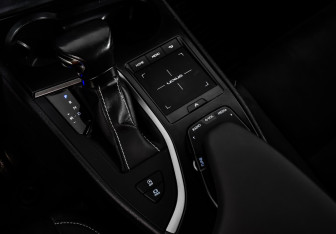 Подержанный автомобиль Lexus UX 2021 года (16 фото)