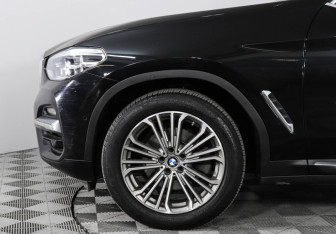 Подержанный автомобиль BMW X3 2020 года (8 фото)