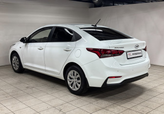 Подержанный автомобиль Hyundai Solaris Sedan 2017 года (7 фото)