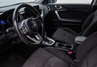 Подержанный автомобиль Kia Ceed Wagon 2020 года (10 фото)