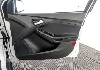 Подержанный автомобиль Ford Focus Hatchback 2019 года (24 фото)