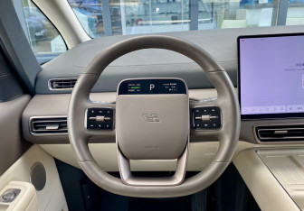 Подержанный автомобиль LiXiang Mega 2024 года (14 фото)