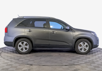 Подержанный автомобиль Kia Sorento 2014 года (4 фото)
