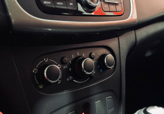 Подержанный автомобиль Renault Sandero 2020 года (15 фото)