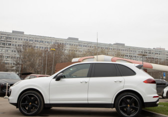 Подержанный автомобиль Porsche Cayenne 2017 года (6 фото)