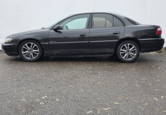 Подержанный автомобиль Opel Omega Sedan 2000 года (8 фото)