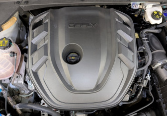 Подержанный автомобиль Geely Monjaro 2023 года (9 фото)