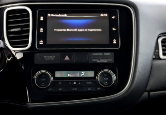 Подержанный автомобиль Mitsubishi Outlander 2018 года (15 фото)