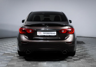 Подержанный автомобиль Infiniti Q50 2014 года (6 фото)