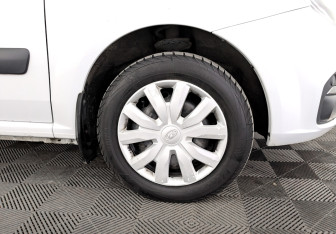 Подержанный автомобиль LADA (ВАЗ) Largus Wagon 2021 года (18 фото)