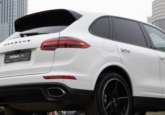 Подержанный автомобиль Porsche Cayenne 2017 года (37 фото)