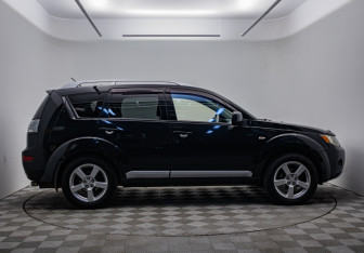 Подержанный автомобиль Mitsubishi Outlander 2008 года (4 фото)