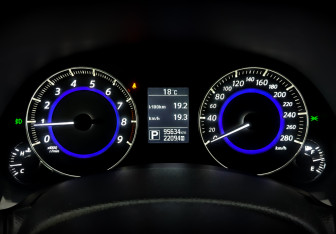 Подержанный автомобиль Infiniti QX70 2016 года (13 фото)