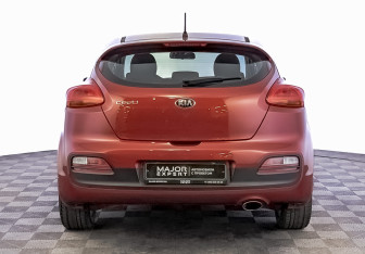 Подержанный автомобиль Kia Ceed Hatchback 2014 года (6 фото)