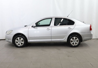 Подержанный автомобиль Skoda Octavia Liftback 2008 года (8 фото)