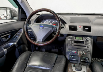 Подержанный автомобиль Volvo XC90 2011 года (28 фото)