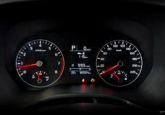 Подержанный автомобиль Kia Rio Hatchback 2021 года (13 фото)