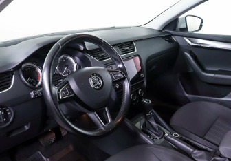 Подержанный автомобиль Skoda Octavia Liftback 2017 года (9 фото)