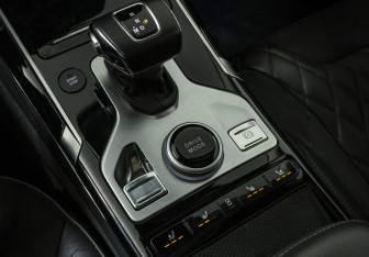 Подержанный автомобиль Hongqi HS5 2021 года (20 фото)