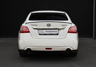 Подержанный автомобиль Nissan Teana 2014 года (5 фото)