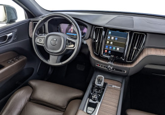 Подержанный автомобиль Volvo XC60 2021 года (30 фото)