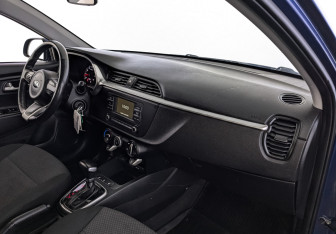 Подержанный автомобиль Kia Rio Hatchback 2021 года (12 фото)