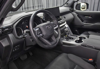 Подержанный автомобиль Toyota Land Cruiser Suv 2022 года (14 фото)