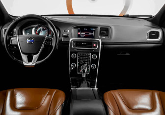 Подержанный автомобиль Volvo S60 2014 года (8 фото)