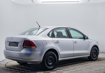 Подержанный автомобиль Volkswagen Polo Sedan 2014 года (5 фото)