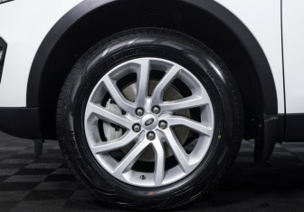 Подержанный автомобиль Land Rover Discovery Sport 2017 года (19 фото)