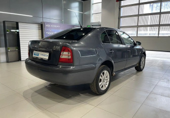 Подержанный автомобиль Skoda Octavia Liftback 2006 года (4 фото)