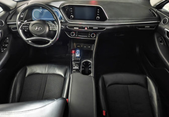 Подержанный автомобиль Hyundai Sonata 2020 года (11 фото)