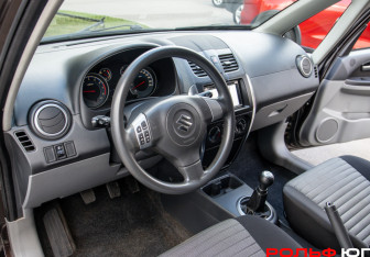 Подержанный автомобиль Suzuki SX4 Hatchback 2014 года (14 фото)