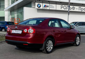 Подержанный автомобиль Volkswagen Jetta Sedan 2008 года (5 фото)