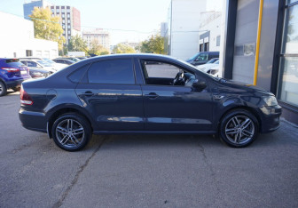 Подержанный автомобиль Volkswagen Polo Sedan 2018 года (4 фото)