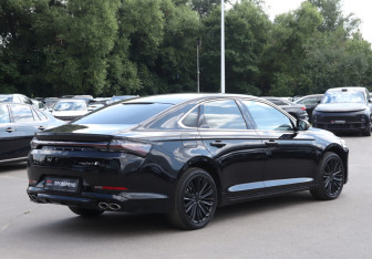 Подержанный автомобиль Geely Preface 2024 года (5 фото)