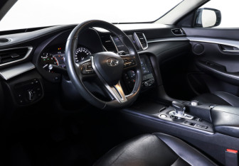 Подержанный автомобиль Infiniti QX50 2019 года (15 фото)