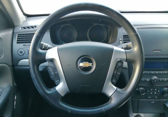 Подержанный автомобиль Chevrolet Epica 2012 года (12 фото)