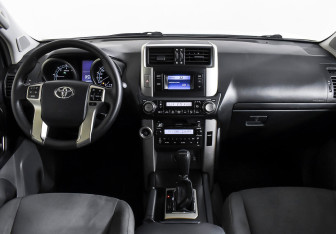 Подержанный автомобиль Toyota Land Cruiser Prado 2012 года (10 фото)