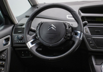 Подержанный автомобиль Citroen C4 Picasso 2007 года (15 фото)