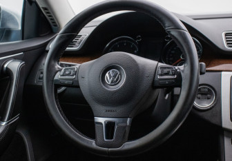 Подержанный автомобиль Volkswagen Passat Wagon 2013 года (15 фото)