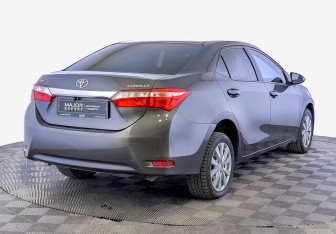 Подержанный автомобиль Toyota Corolla Sedan 2015 года (5 фото)