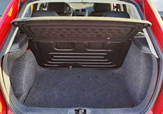 Подержанный автомобиль Skoda Fabia Hatchback 2004 года (9 фото)